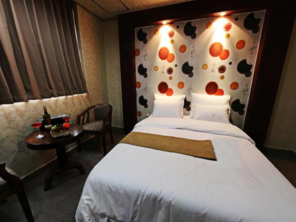 Uijeongbu Tourist Hotel Ngoại thất bức ảnh